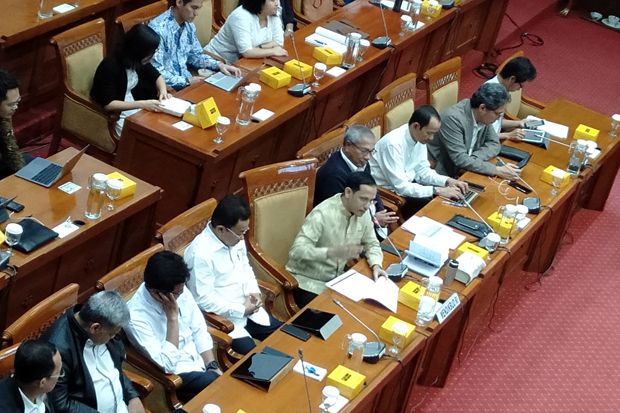 Di DPR, Nadiem Sebut Bayar SPP Pakai Gopay Bukan Kebijakan Kemendikbud