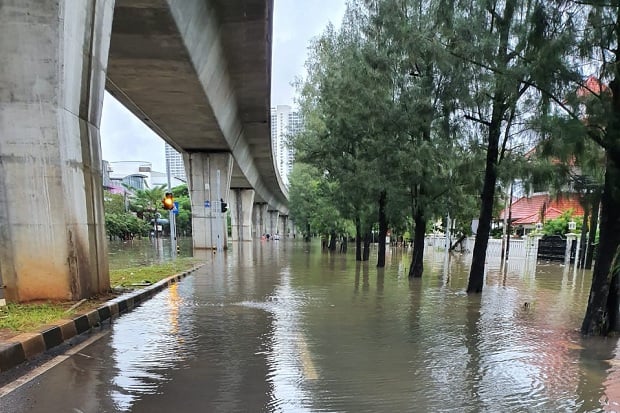 Banjir, Underpass Tol Cawang Halim Tak Bisa Dilewati