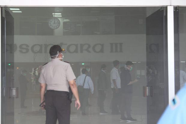 Gedung DPR Kebakaran, 5 Unit Mobil Damkar Dikerahkan