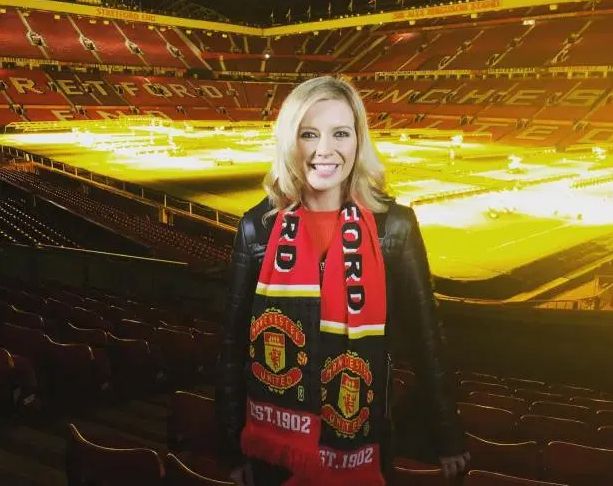 Lima Wanita Seksi Penggila Klub Liga Inggris