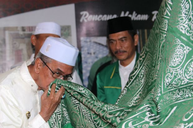 Bupati Banjar Membuka Pameran Artefak Rasulullah