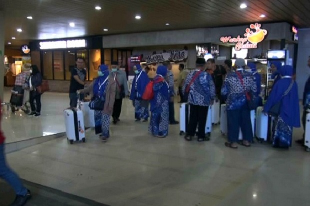 Cerita Jamaah Umrah yang Terbang ke Singapura, Akhirnya Balik ke Bandara Juanda