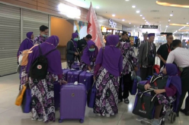Cerita Jamaah Umrah yang Terbang ke Singapura, Akhirnya Balik ke Bandara Juanda