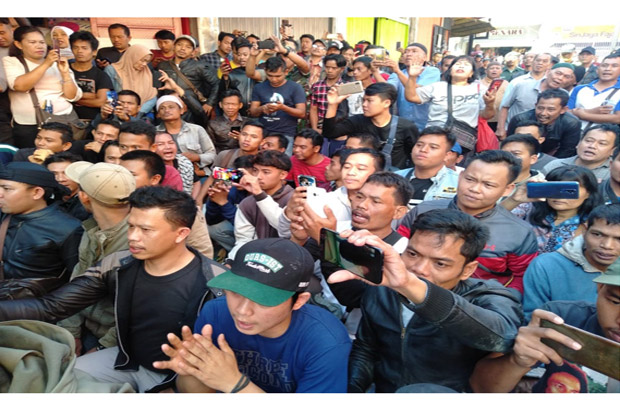 Dialog Kaki Lima Bima Arya Luluhkan Hati Ratusan PKL yang Menolak Relokasi