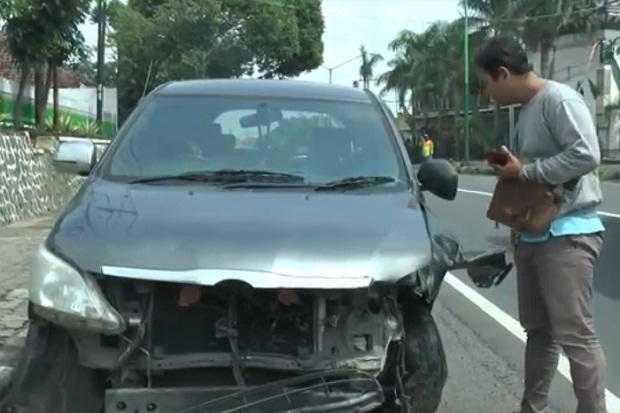 Innova Tabrak Tenda Buruh Pabrik yang sedang Berunjuk Rasa, 4 Tewas