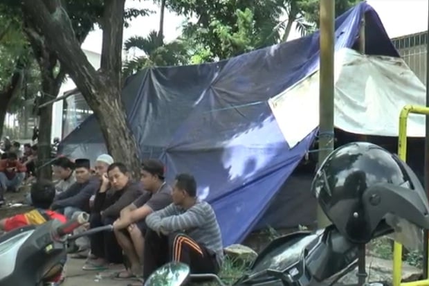 Innova Tabrak Tenda Buruh Pabrik yang sedang Berunjuk Rasa, 4 Tewas