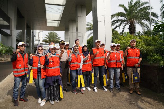 Tanggap Corona, Brantas Abipraya Bagikan Masker Gratis
