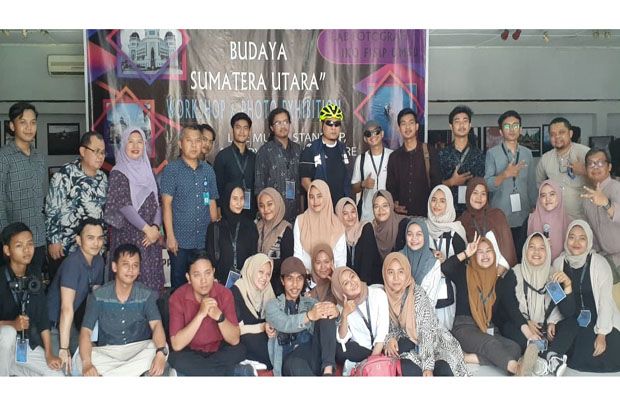 200 Foto Karya Mahasiswa IKO FISIP UMSU Dipamerkan di TBSU Medan