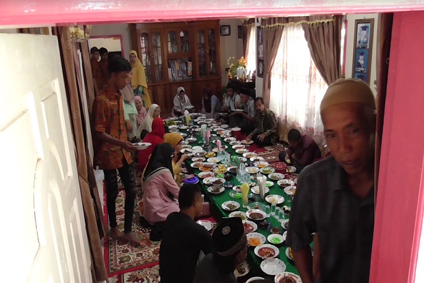 Kisah Pesta Pernikahan 2 Pasang Pengantin Kakak Beradik yang Dibubarkan Polisi
