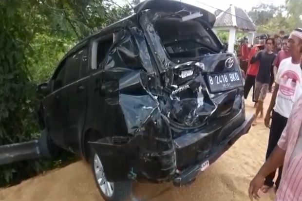 3 Warga Brebes Tewas usai Truk Tabrak Beruntun Mobil, Motor dan Warung