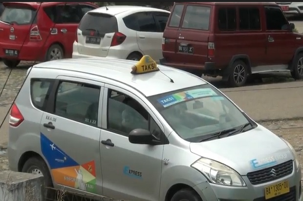 Diduga Terjangkit Corona, Sopir Taksi Bandara Minangkabau Diobservasi ke Rumah Sakit