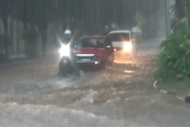 Banjir Bandang Terjang Jalur Pantura Tuban - Semarang