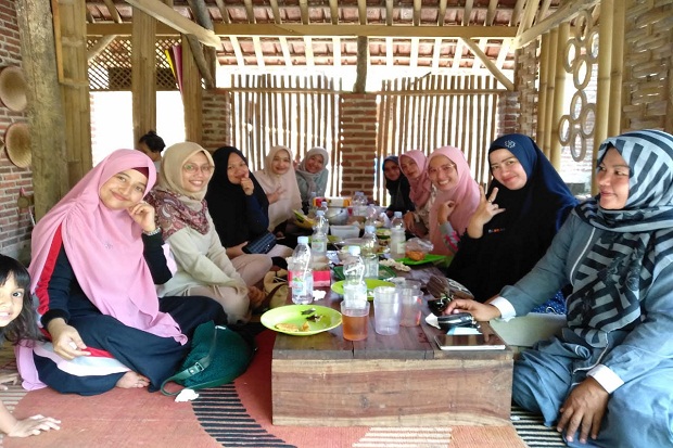 Nikmat Plus Menu Nasi Liwet di Saung Eurih Majalengka