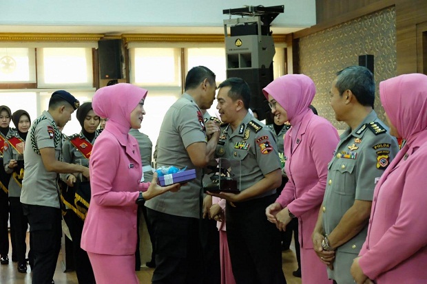 Kombes Pol Ulung Jabat Kapolrestabes Bandung, Kapolda: Laksanakan Tugas dengan Baik
