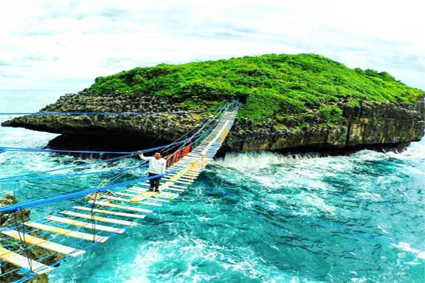 Empat Pantai di Gunungkidul Ini Miliki Jembatan Gantung