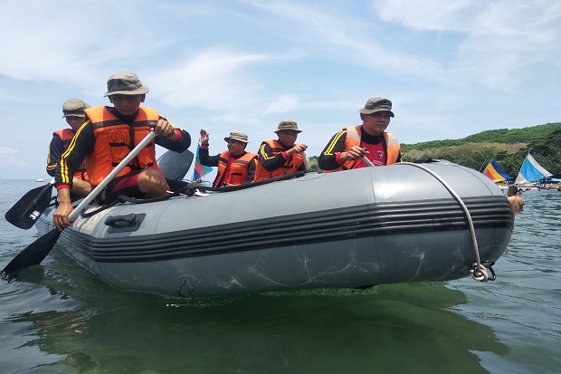 Batalyon B Pelopor Brimob Polda Jatim Jaga Keamanan Wisata Bahari