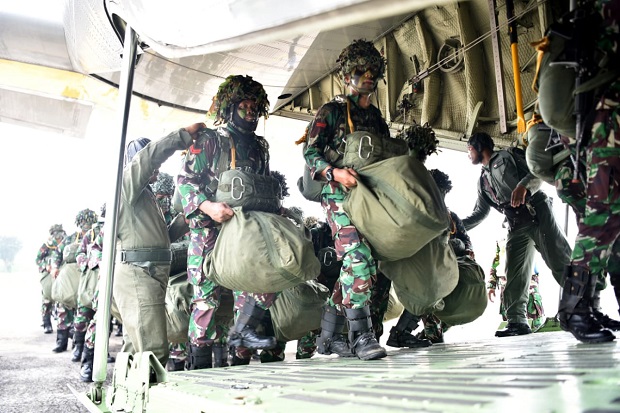 Asah Kemampuan, Ratusan Prajurit Paskhas Latihan Terjun