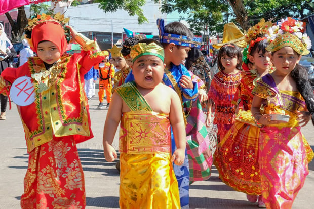 Cerita Foto: Tanamkan Cinta Bangsa Melalui Karnaval Siswa TK