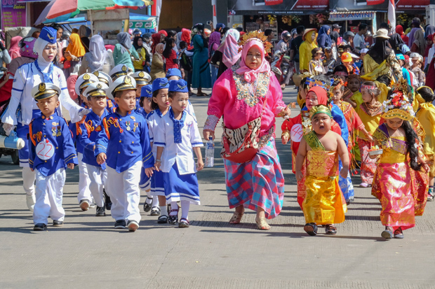 Cerita Foto: Tanamkan Cinta Bangsa Melalui Karnaval Siswa TK